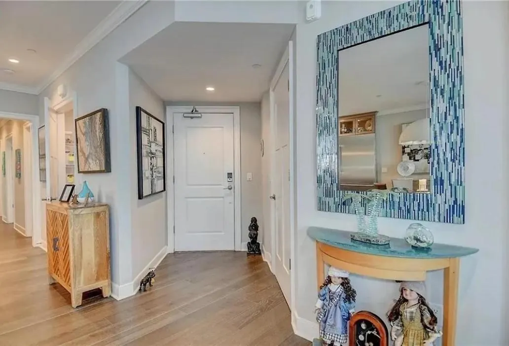Luxury Penthouse On The Bay location
